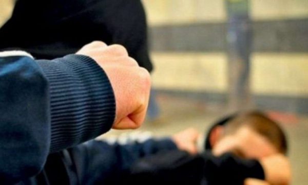 rrahje-ne-prishtine,-arrestohet-nje-te-dyshuar-dhe-konfiskohen-arme-e-thika