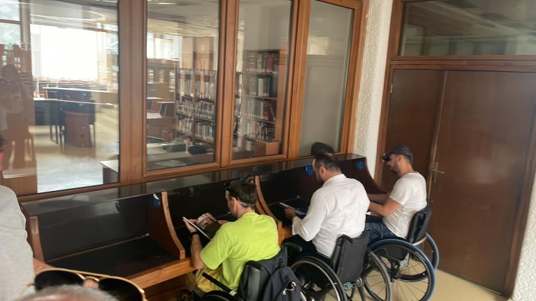 biblioteka-kombetare-ua-krijon-qasjen-me-te-lehte-personave-me-aftesi-te-kufizuara