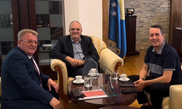 Hisen Berisha i PDK’së vizitë Ambasadorit Martin Berishaj: Autoritetin dhe nderin i ke në nivelin më të lartë