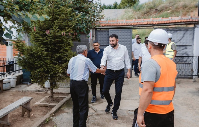 Ministri Krasniqi viziton familjet që janë përfituese për ndërtimin e shtëpive