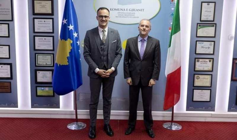 Kryetarin i Gjilanit priti në takim ambasadorin italian, folën për prioritetet e komunës