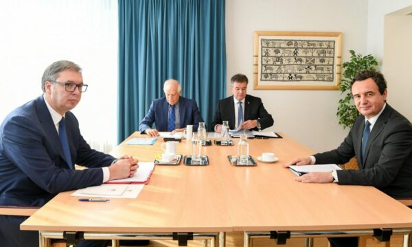 Skepticizmi për heqje të plotë të masave, dështimi i takimit Kurti-Vuçiq në Bruksel s’ndihmon pozitivisht