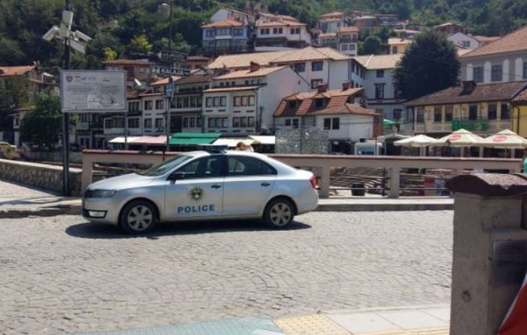 Babai i dehur e sulmon me thikë vajzën në Prizren