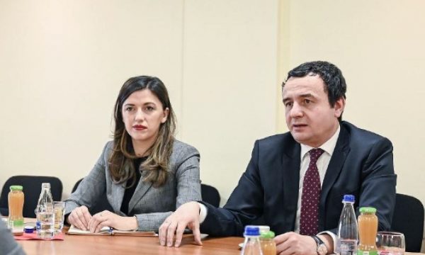 Kurti mbështet kërkesën e Haxhiut për transferimin e katër kosovarëve nga burgjet e Serbisë