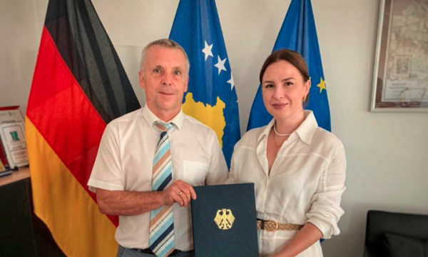 Gjermania e financon me 83 mijë euro një projekt të një OJQ-je në Mitrovicë për “avancimin e dialogut Kosovë-Serbi”