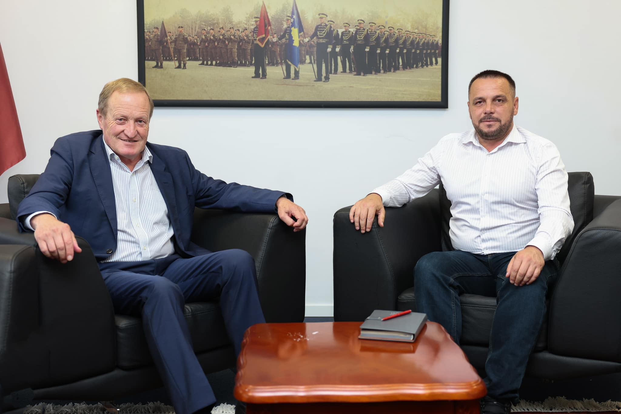 Maqedonci pret në takim ish-komandantin e KFOR-it, temë diskutimi situata aktuale e sigurisë në vend