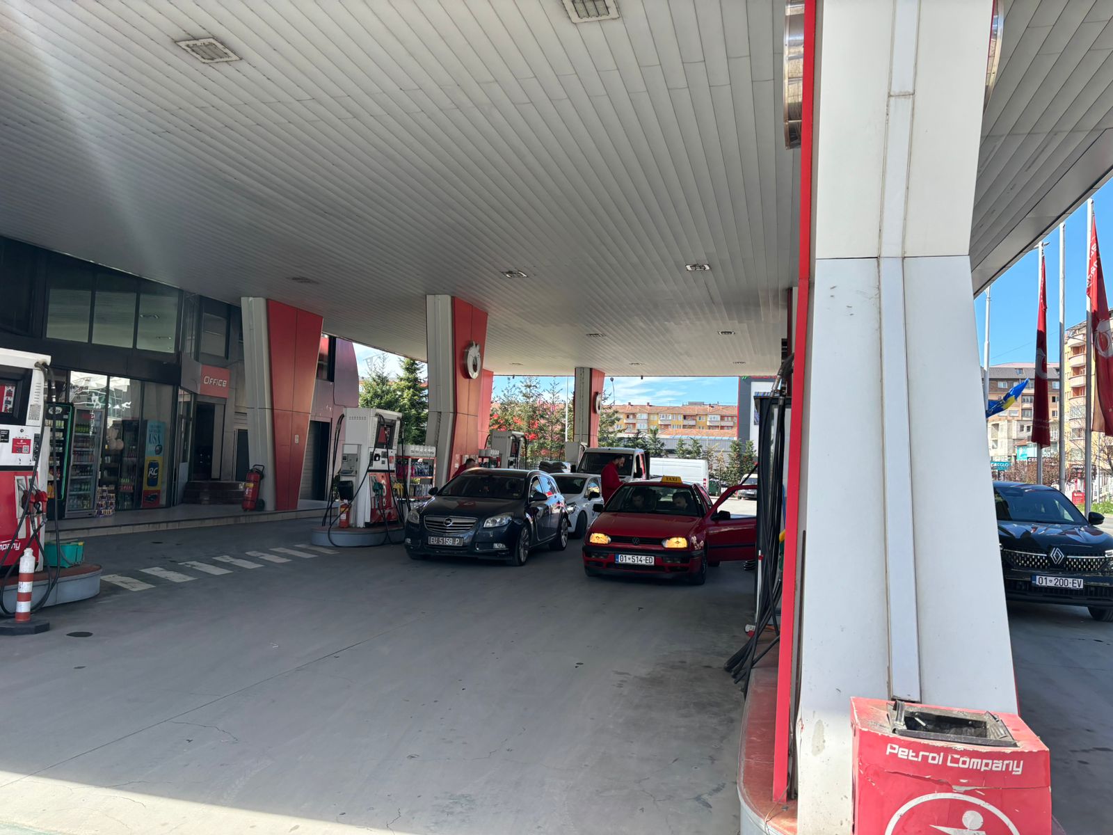 bashkatdhetaret-furnizohen-me-derivate-vetem-ne-“petrol-company”