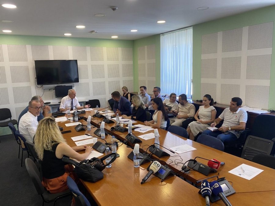 subvencionimi-i-blerjes-se-teksteve-shkollore,-opozita-kerkon-te-intervistohet-edhe-nagavci