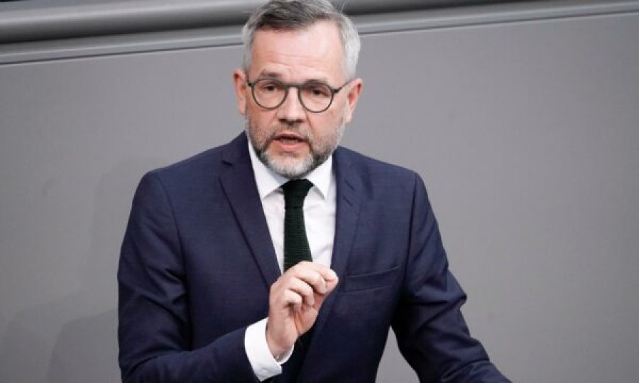 roth:-serbia-po-diskriminon-pakicen-shqiptare,-spastrimi-etnik-i-tyre-eshte-krim