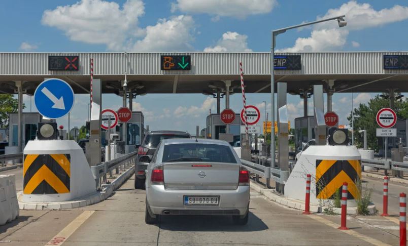 serbia-shtrenjton-autostradat,-preket-edhe-diaspora-kosovare