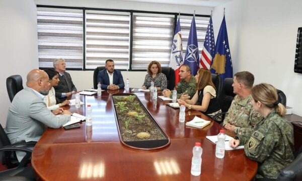 maqedonci-pret-nje-ekip-te-institutit-amerikan-qe-po-e-mbeshtet-ministrine-e-mbrojtjes-dhe-fsk-ne-per-mbrojtje-kibernetike