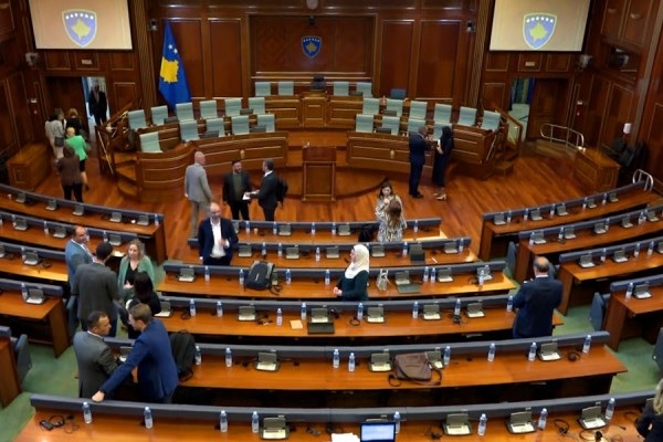 te-enjten-dy-seanca,-njera-e-jashtezakonshme-e-tjera-e-rregullt