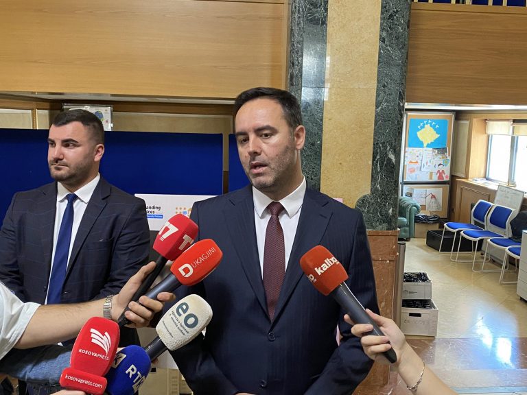 konjufca:-deklarimet-per-trajnime-te-terro’risteve-serb,-s’kishin-per-qellim-frikesimin-e-qytetareve