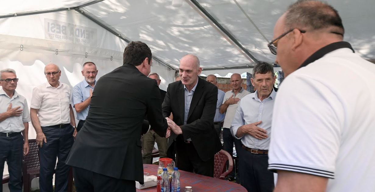 kurti-shkon-per-ngushellime-te-familja-e-fatmir-humollit