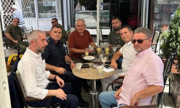 Sveçla, Krasniqi, Atiq, Elshani e Bahtiri dalin në Veri për limonadë: Plot shije, paçi pasdite të mbarë