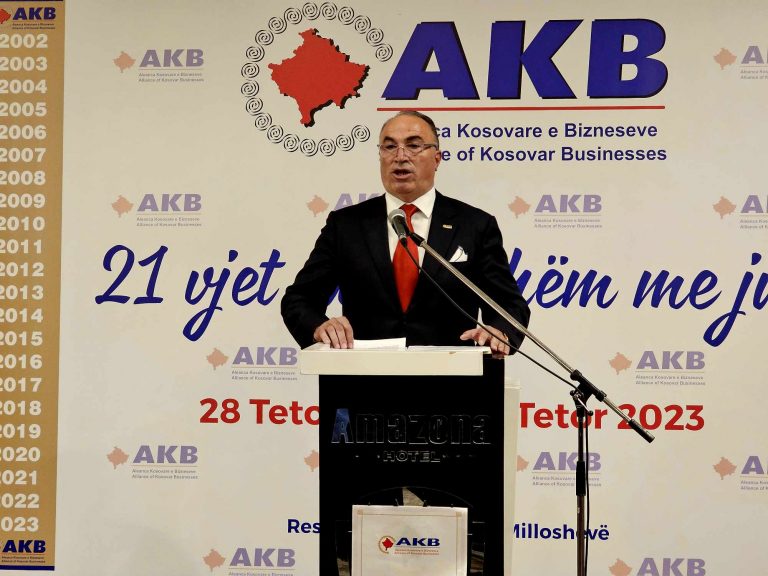 AKB e kundërshton vendimin e Ministrisë së Infrastrukturës që ndalon qarkullimin e automjeteve transportuese