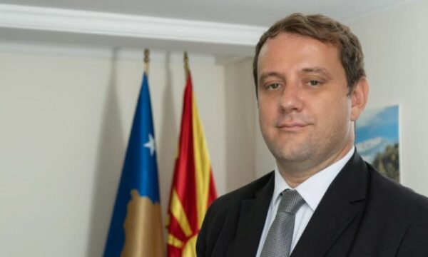 ambasadori-i-kosoves-ne-maqedoni:-s’ka-rrezik-per-dorezimin-e-blerim-ramadanit-ne-serbi