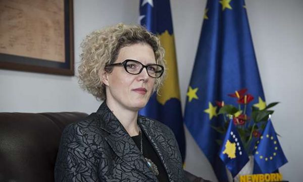 nenkryetarja-e-pdk-se:-haxhiu-ra-ne-gracken-qe-e-ndertoi-vet
