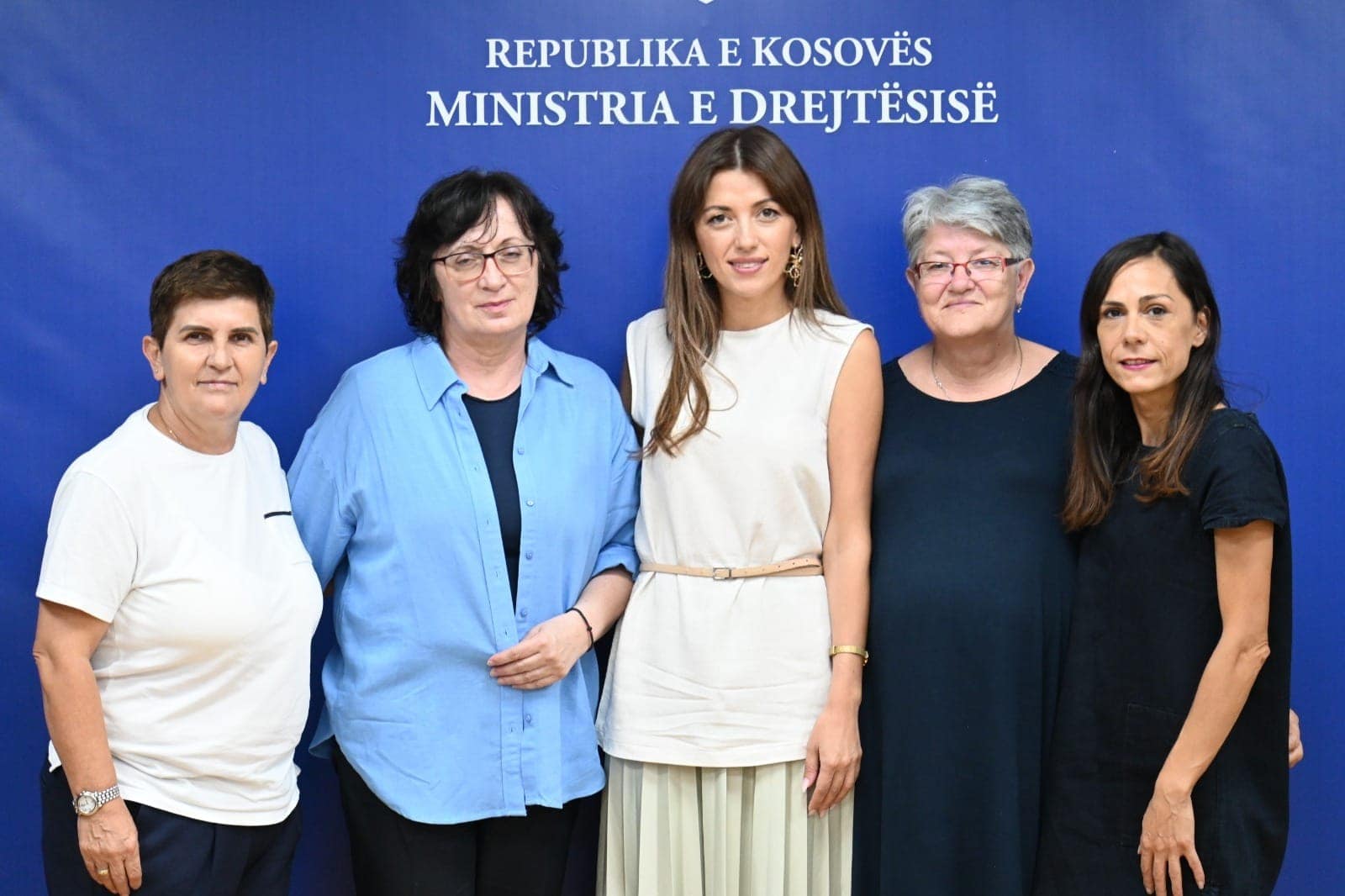 haxhiu-takon-udheheqesen-e-strehimores-se-grave-ne-artane:-u-dakorduam-qe-sfidat-t’i-adresojme-me-institucionet-pergjegjese