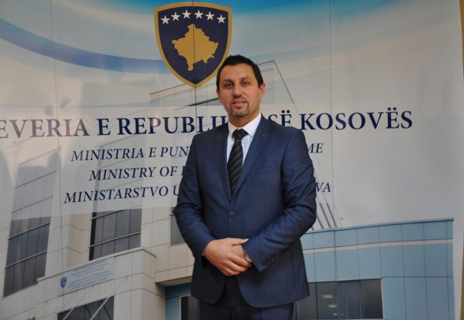 hoxha:-qeveria-“kurti”-po-merr-vendime-per-mergimtaret-vec-per-vota-ne-prag-te-zgjedhjeve