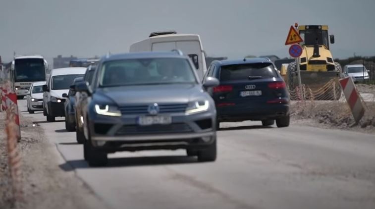 sot-nenshkruhet-marreveshja-per-financimin-e-rruges-prishtine-–-mitrovice