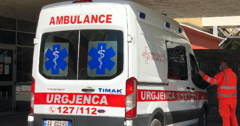 aksidentimi-i-autoambulances-se-qkmf-se-ne-mitrovice-shperfaqi-se-automjeti-nuk-kishte-sigurim