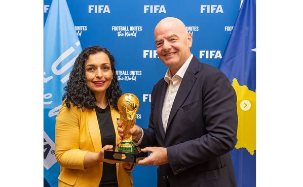 Infantino mirëpret Osmanin në zyrën e FIFA-s (FOTO)