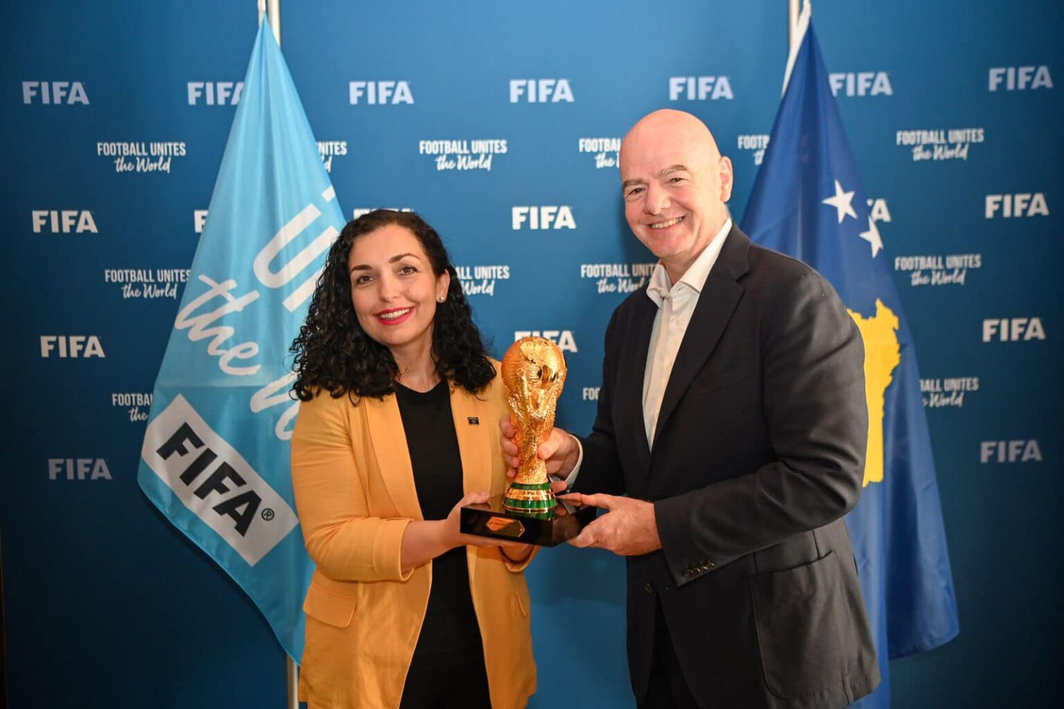 Osmani takon presidentin e FIFA-s, i shtron nevojën për ndërtimin e fushave të reja sportive në Kosovë