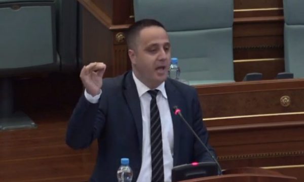 Selmanaj-qytetarëve: Kontaktoni deputetët e VV-së për taksën 17.7 euro të rrymës, kërkoni përgjegjësi