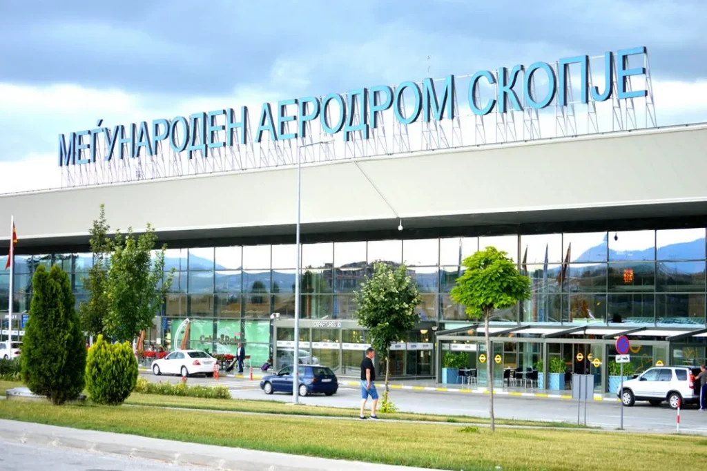 Aeroporti i Shkupit reagon për incidentin, s’e përmendin me emër Presidenten: Kemi obligim ligjor t’i kontrollojmë të gjithë pasagjerët