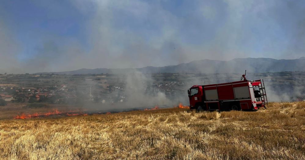 Zjarre në Rahovec, apel banorëve për kujdes (FOTO)