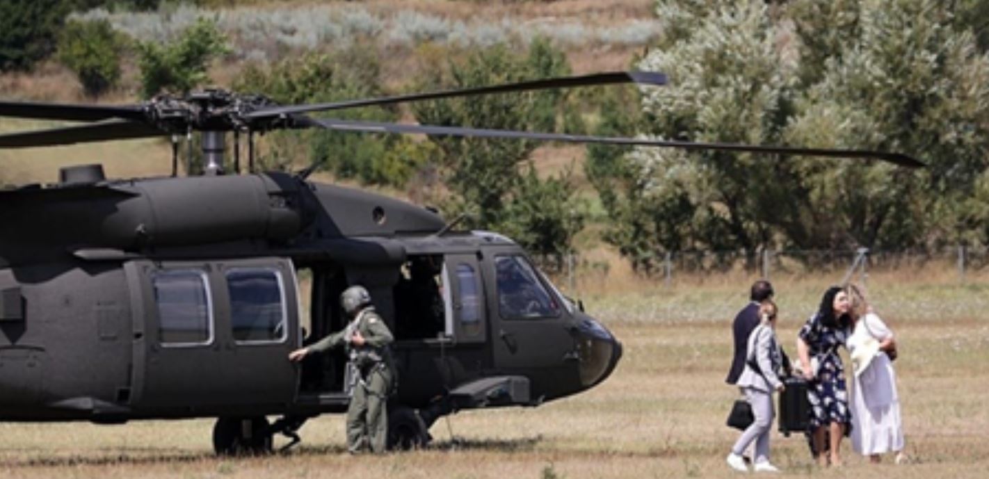 Osmani mbërrin në Sinj të Kroacisë me helikopter “Black Hawk”