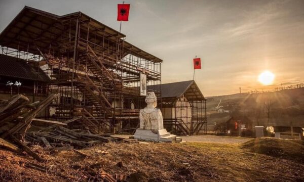 Sot shpaloset plani i Kompleksit Memorial ‘Adem Jashari’ në Prekaz