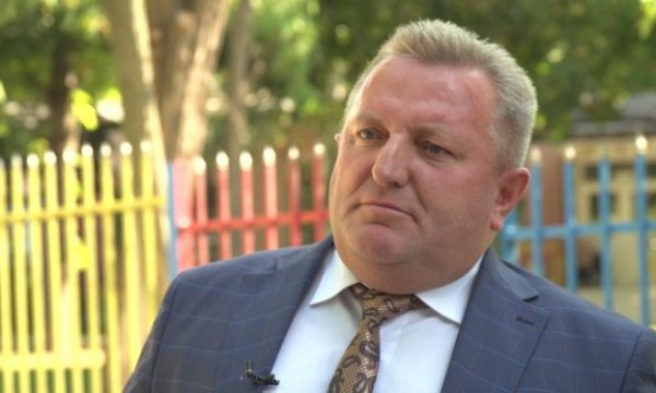 berisha:-kurti-eshte-dashur-te-jap-doreheqje-me-heret-per-demin-qe-ia-ka-shkaktuar-vendit