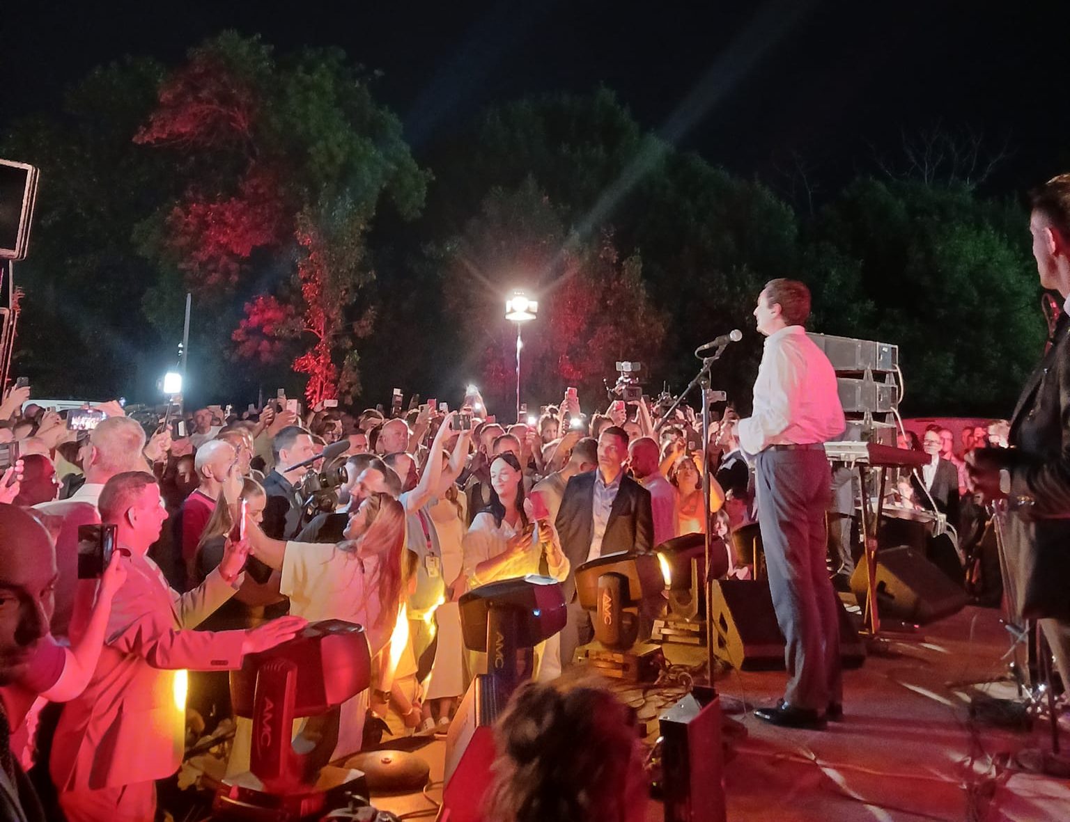 Kurti i takon mërgimtarët në Taukbahçe, Dejona Mihaili ndan fotografinë nga ngjarja