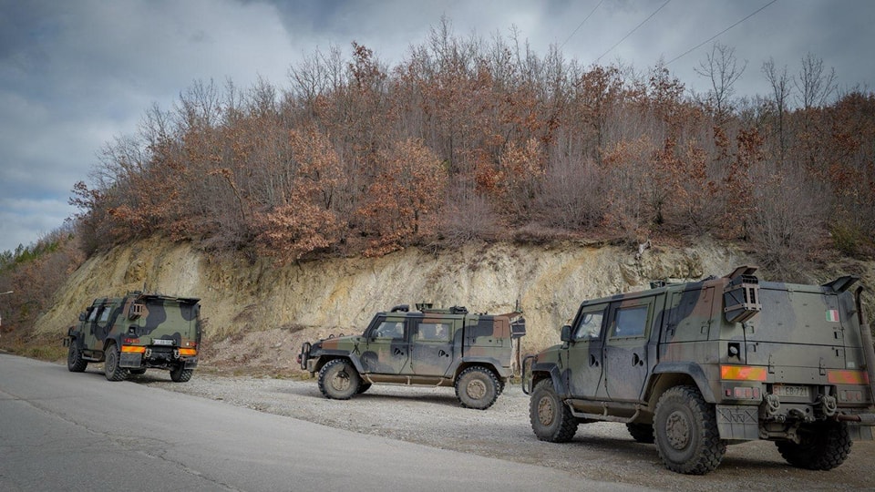 KFOR: Çdo vendim rreth hapjes së Urës së Ibrit duhet të ndodh në kuadër të dialogut Kosovë – Serbi