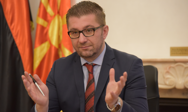 Mickoski u tregua më i matur, partia e tij VMRO DPMNE s’e kursen Vjosa Osmanin: I ka shkelur procedurat edhe më herët