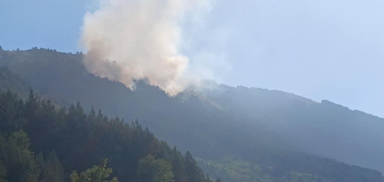 Zjarret në Parkun Nacional të Sharrit, kërkohet ndihma e KFOR-it dhe FSK-së