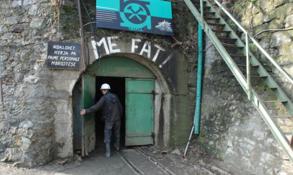 Minatorët s’besojnë që do t’i marrin pagat, paralajmërojnë protestë