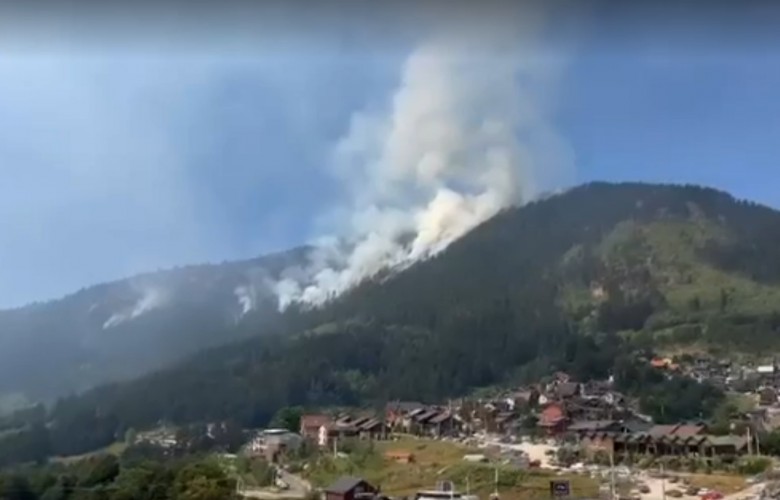 Zjarr në bjeshkët e Prevallës, nuk dihen shkaktarët (VIDEO)