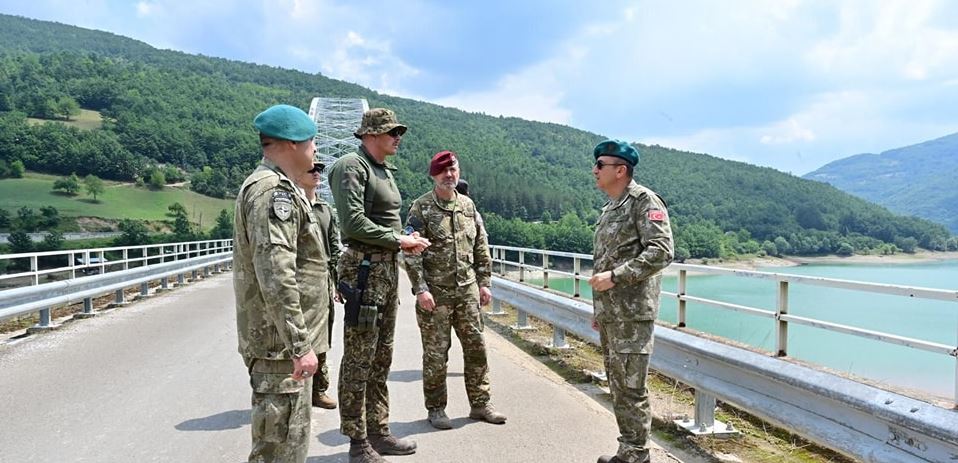 Hapja e urës, KFOR-i kërkon përmbajtje: Nuk hezitojmë të veprojmë, jemi gjithandej Kosovës