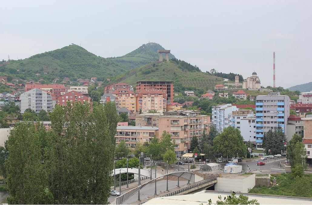 I dyshuari e ngacmon në rrjete sociale dhe i shkon te banesa, e lajmëron në polici