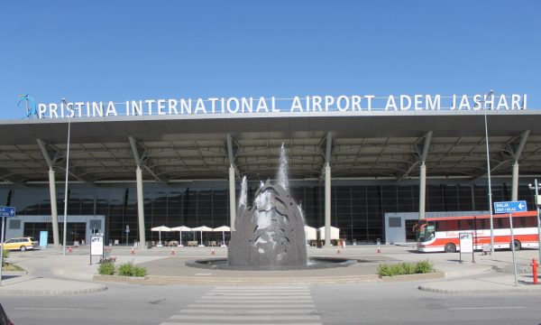 Shmanget tragjedia ajrore, “EasyJet” për pak sa nuk përplaset me një automjet në aeroportin e Prishtinës