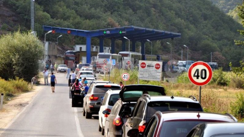 Deri në 5 orë pritjet për të dalë nga Kosova