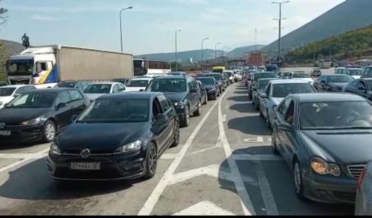 Gjysma e të gjithë turistëve në Shqipëri janë nga Kosova, Rama publikon të dhënat