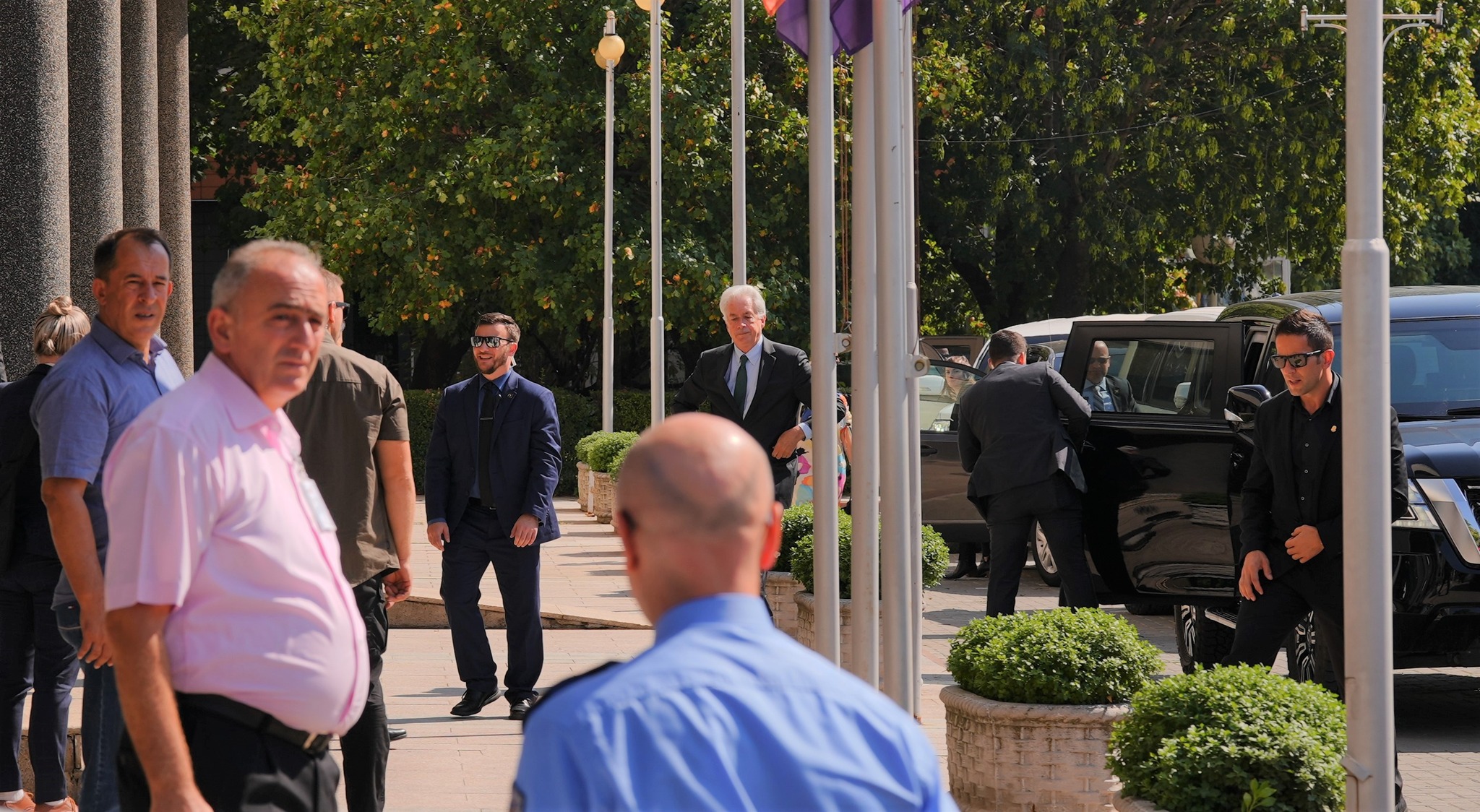 Vizita e Shefit të CIA’s në Kosovë e takimi me Osmanin, ende asnjë njoftim nga Presidenca