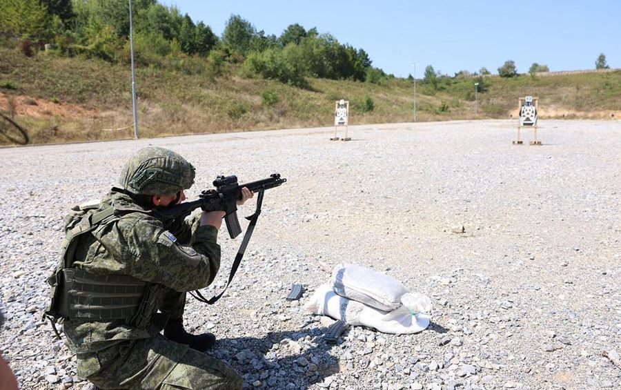 per-here-te-pare-fsk-ja-organizon-kursin-bazik-te-oficereve-te-kembesorise