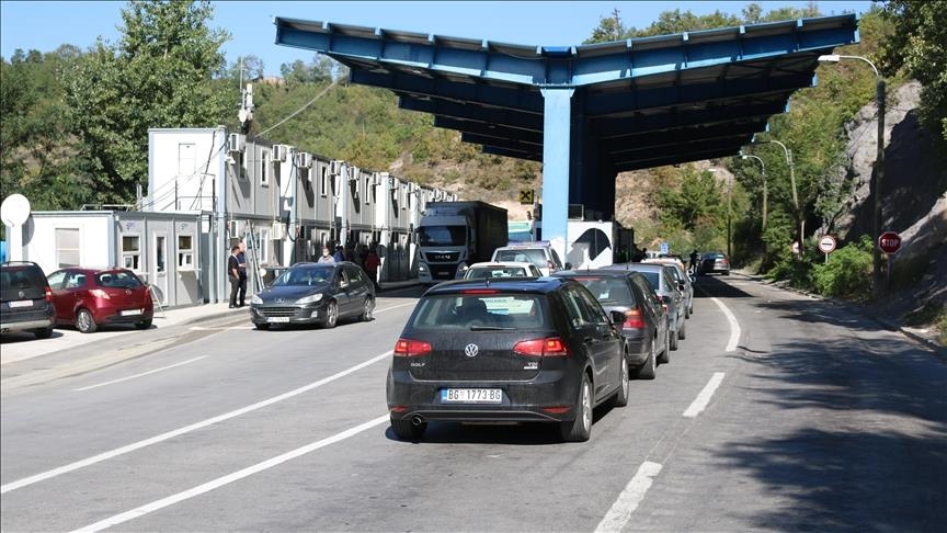 Një orë e gjysmë pritjet në Jarinje, te Dheu i Bardhë 60 minuta