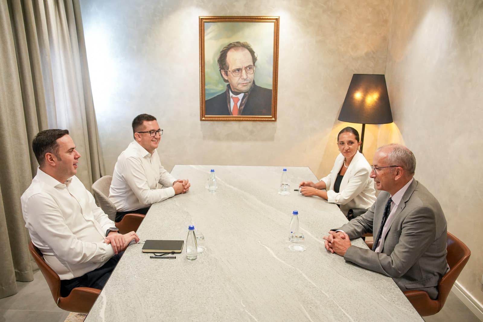 abdixhiku-priti-ne-takim-lamtumires-shefin-e-misionit-te-osbe-se-ne-kosove:-mirenjohje-e-thelle-per-kontributin-e-tij