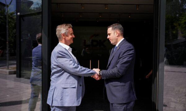 edhe-hargreaves-njofton-per-takimin-me-abdixhikun:-diskutuam-per-ngjarjet-e-fundit
